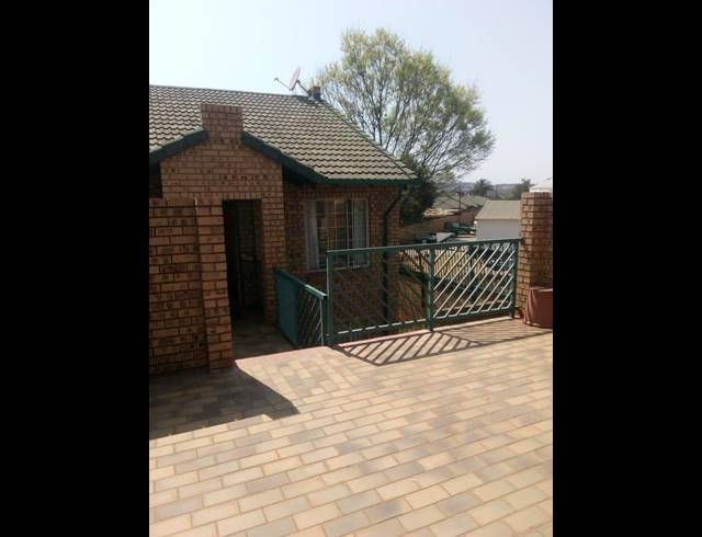 2 BEDROOM APARTMENT FOR SALE IN FAERIE GLEN